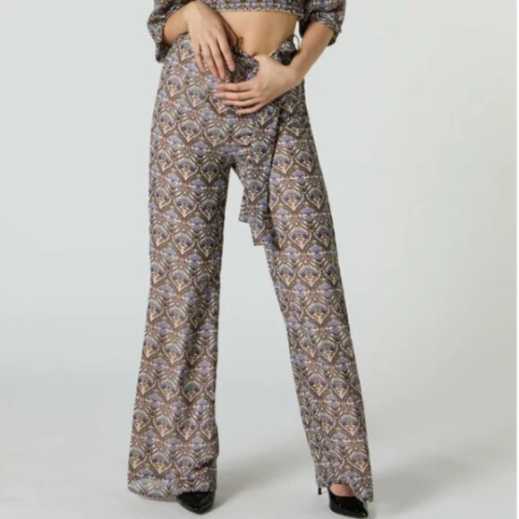 Printed Pants and Crop Top Set Size Medium NEW - Picture 4 of 9